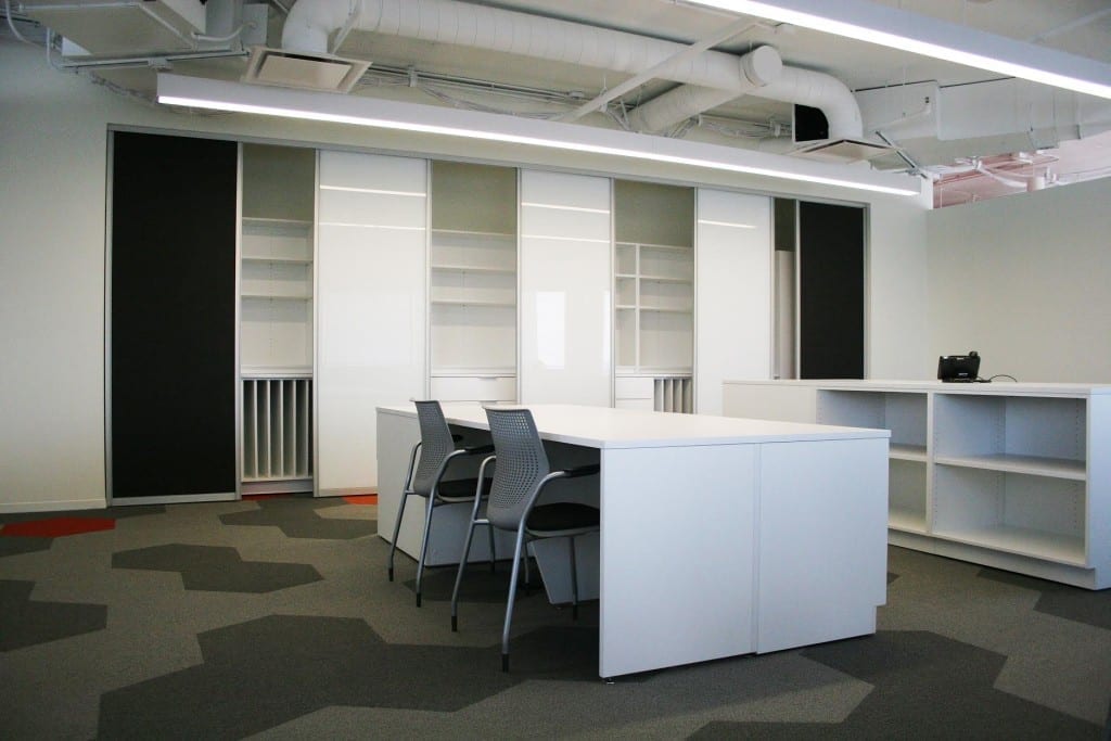 white_office_tables_and_chairs