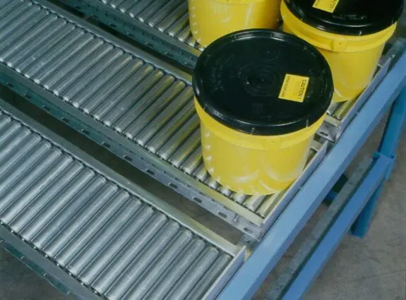 Gravity-Conveyor-with-Buckets-Loaded-575x425